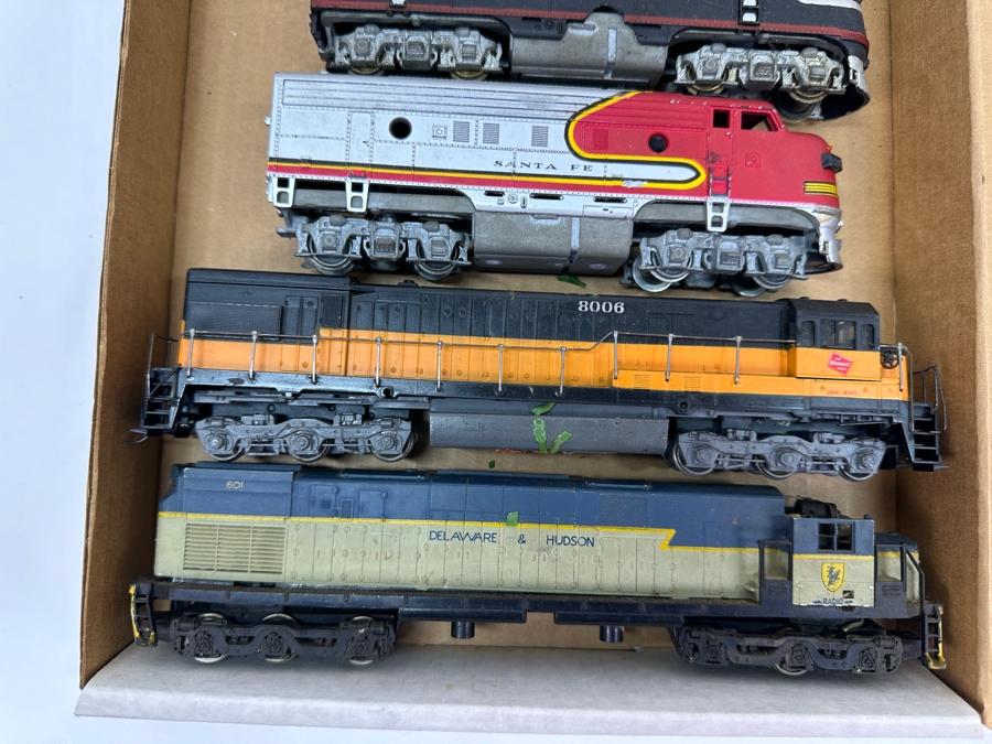 Just Added - Box Of Various HO Scale Train Parts Untested - See Photos [Photo 2]
