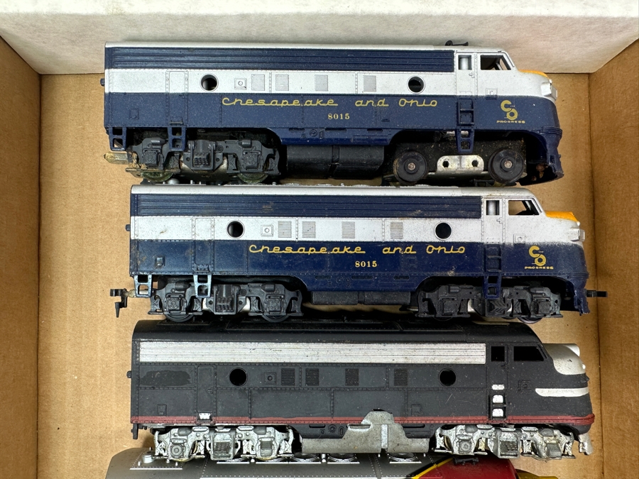 Just Added - Box Of Various HO Scale Train Parts Untested - See Photos [Photo 4]