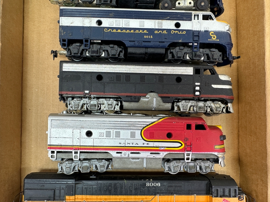 Just Added - Box Of Various HO Scale Train Parts Untested - See Photos [Photo 3]