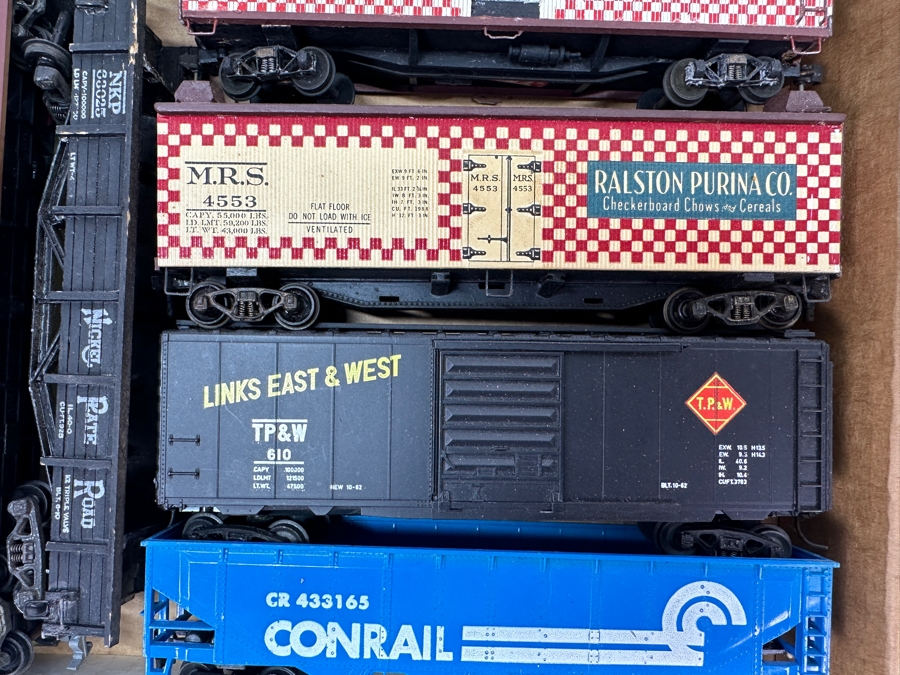 Just Added - Box Of Various HO Scale Train Parts Untested - See Photos [Photo 4]