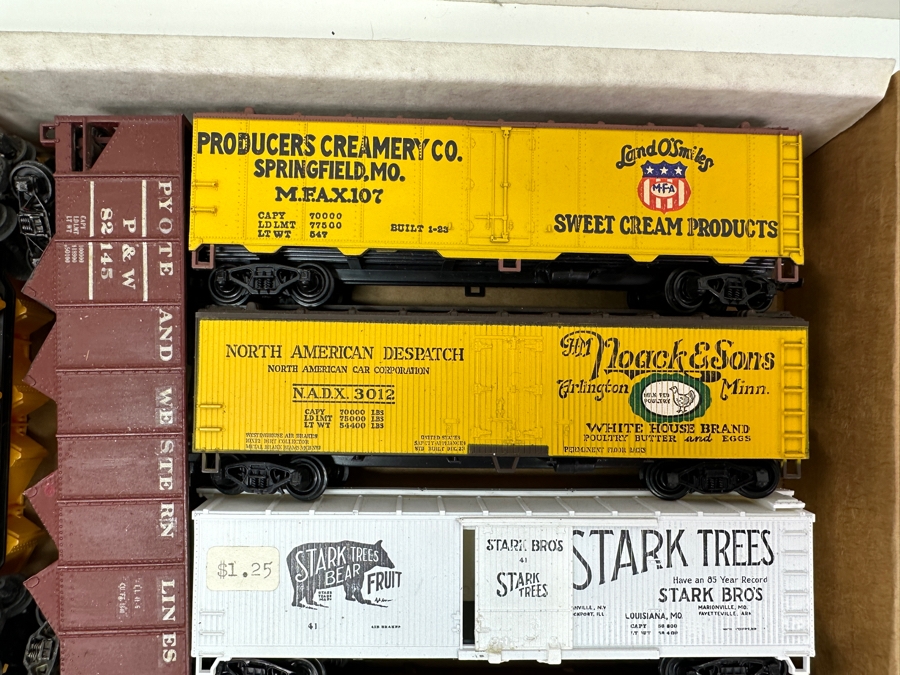 Just Added - Box Of Various HO Scale Train Parts Untested - See Photos [Photo 2]