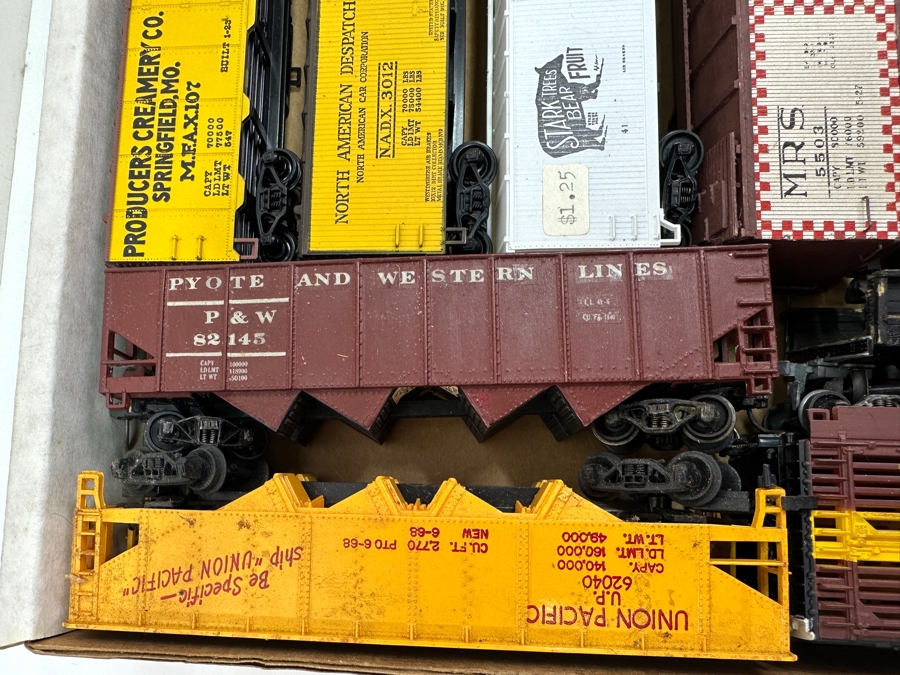 Just Added - Box Of Various HO Scale Train Parts Untested - See Photos [Photo 9]