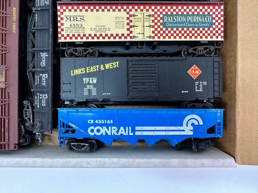 Just Added - Box Of Various HO Scale Train Parts Untested - See Photos [Photo 5]