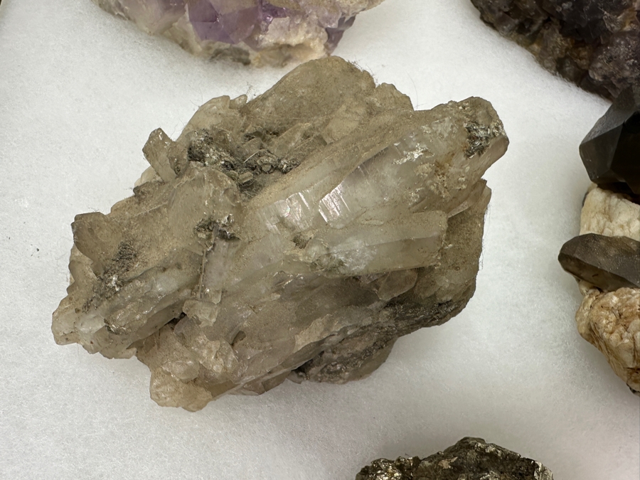 Just Added - Collection Of Various Rocks, Smoky Quartz, Amethyst, Petrified Wood, Opal Stones, Geodes, Malachite - See Photos [Photo 5]