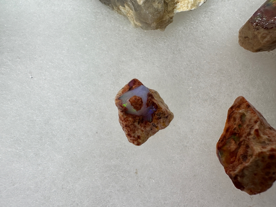 Just Added - Collection Of Various Rocks, Smoky Quartz, Amethyst, Petrified Wood, Opal Stones, Geodes, Malachite - See Photos [Photo 17]