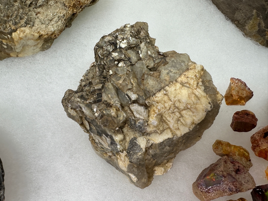 Just Added - Collection Of Various Rocks, Smoky Quartz, Amethyst, Petrified Wood, Opal Stones, Geodes, Malachite - See Photos [Photo 14]