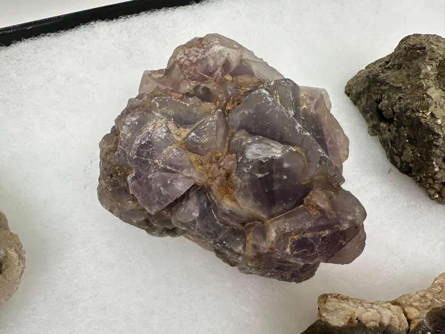 Just Added - Collection Of Various Rocks, Smoky Quartz, Amethyst, Petrified Wood, Opal Stones, Geodes, Malachite - See Photos [Photo 6]