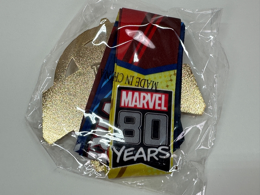 Disney Captain Marvel Medal From The 2019 runDisney Virtual 5k Series Celebrating Marvel 80 Years New In Original Packaging [Photo 2]