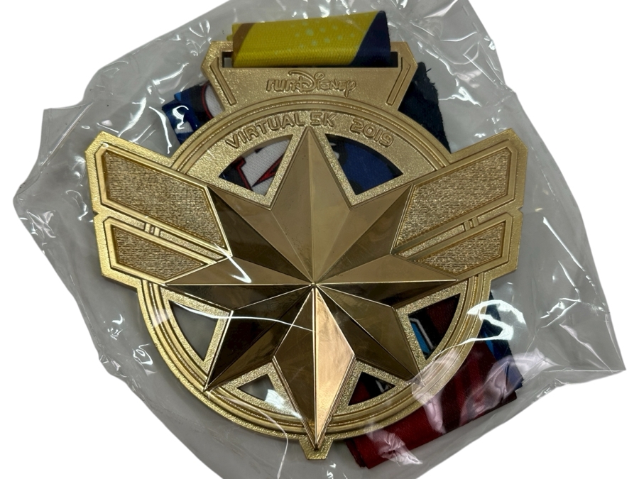 Disney Captain Marvel Medal From The 2019 runDisney Virtual 5k Series Celebrating Marvel 80 Years New In Original Packaging
