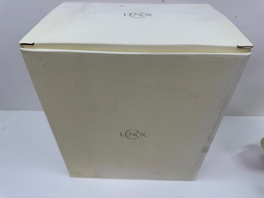 Walt Disney Showcase Lenox 101 Dalmatians Cruella De Vil Figurine With Three Dalmatians Figurines Hand Painted And Accented With 24k Gold With Original Box 8.5'H Retails $145 [Photo 11]