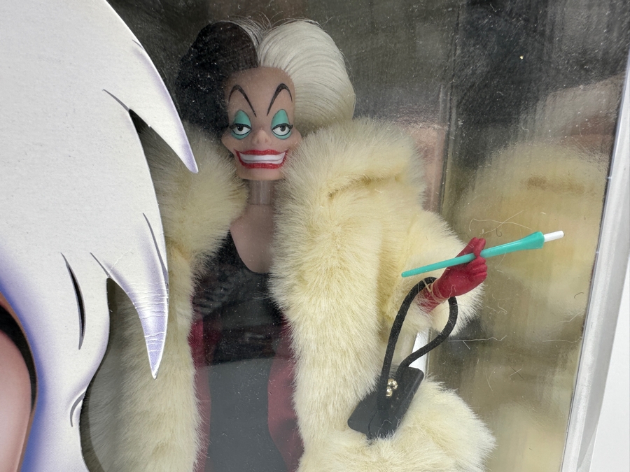Disney Villains Cruella De Vil 101 Dalmatians Doll With Stand In Original Box [Photo 2]
