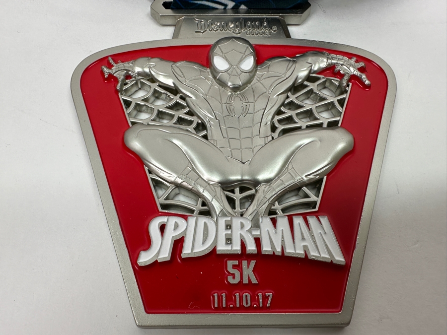 Disneyland 2017 runDisney Spider-Man 5k Medal [Photo 3]