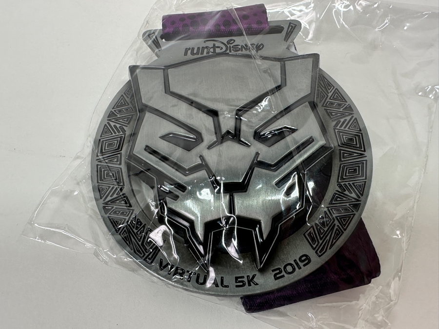 Disney Black Panther Medal From The 2019 runDisney Virtual 5k Series Celebrating Marvel 80 Years New In Original Packaging	 [Photo 2]