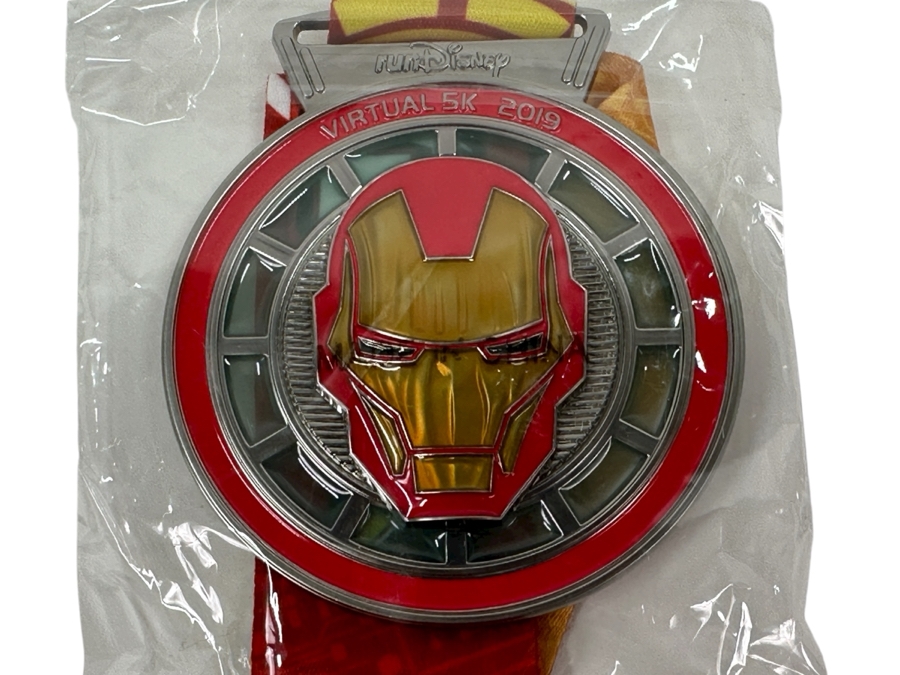 Disney Iron Man Medal From The 2019 runDisney Virtual 5k Series Celebrating Marvel 80 Years New In Original Packaging	