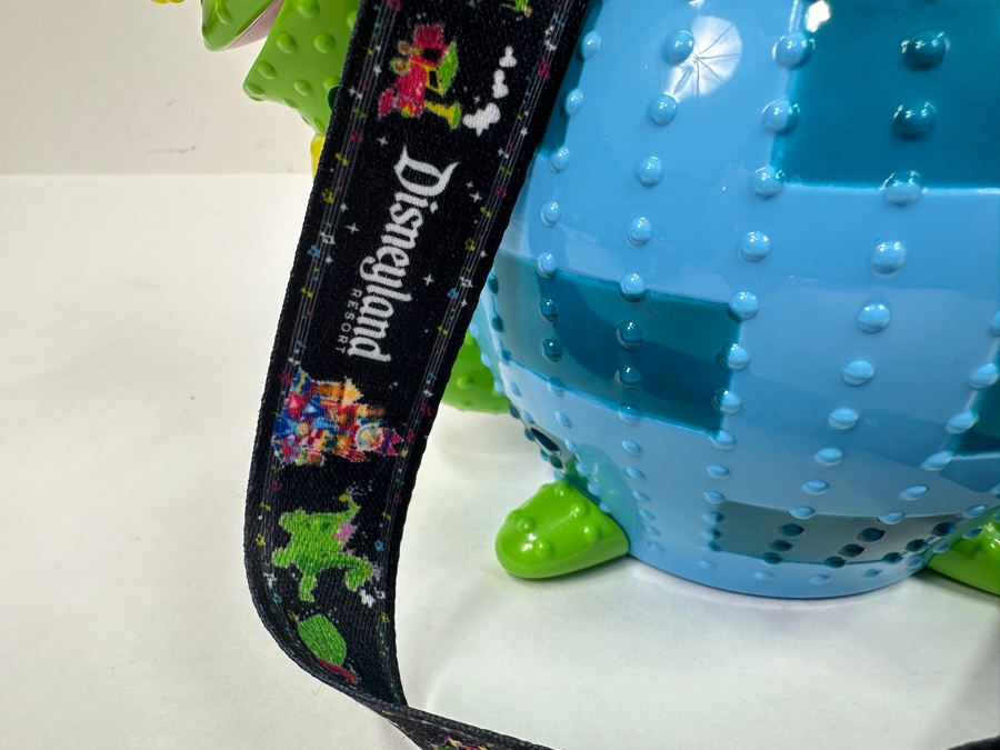 Disneyland Main Street Electrical Parade Light-Up Turtle Sipper (50th Anniversary Celebration) 7'W x 5.5'H [Photo 6]