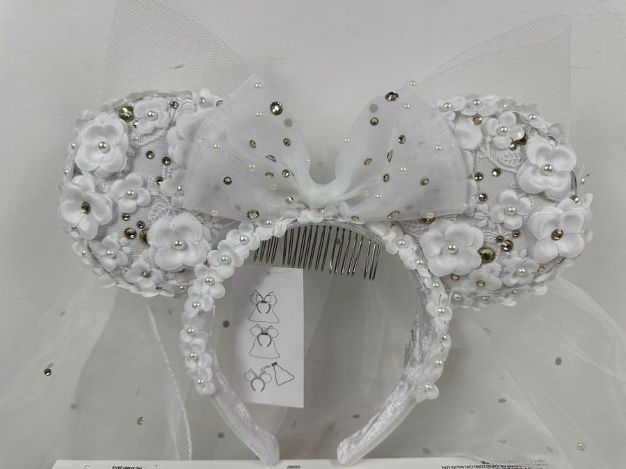 New with Box - Disney Parks Vera Wang Bridal Veil Minnie Ears Headband [Photo 3]