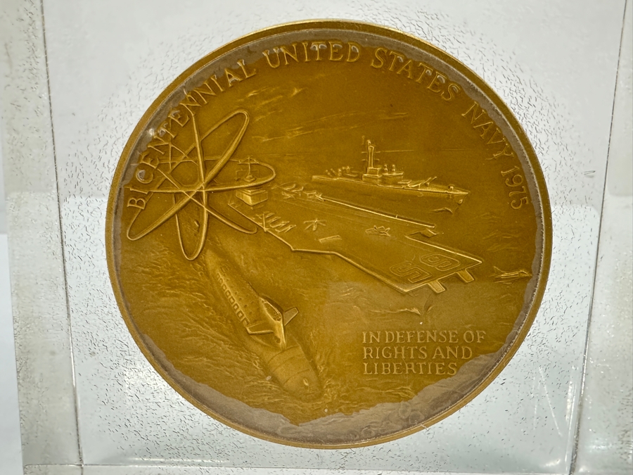 Vintage 1975 Bicentennial U.S. Navy Medallion Birth Of The United States NAVY October 13, 1775 Encased In Acrylic Display 4 X 4 [Photo 4]