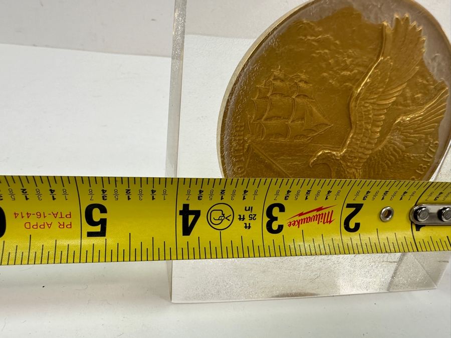 Vintage 1975 Bicentennial U.S. Navy Medallion Birth Of The United States NAVY October 13, 1775 Encased In Acrylic Display 4 X 4 [Photo 7]