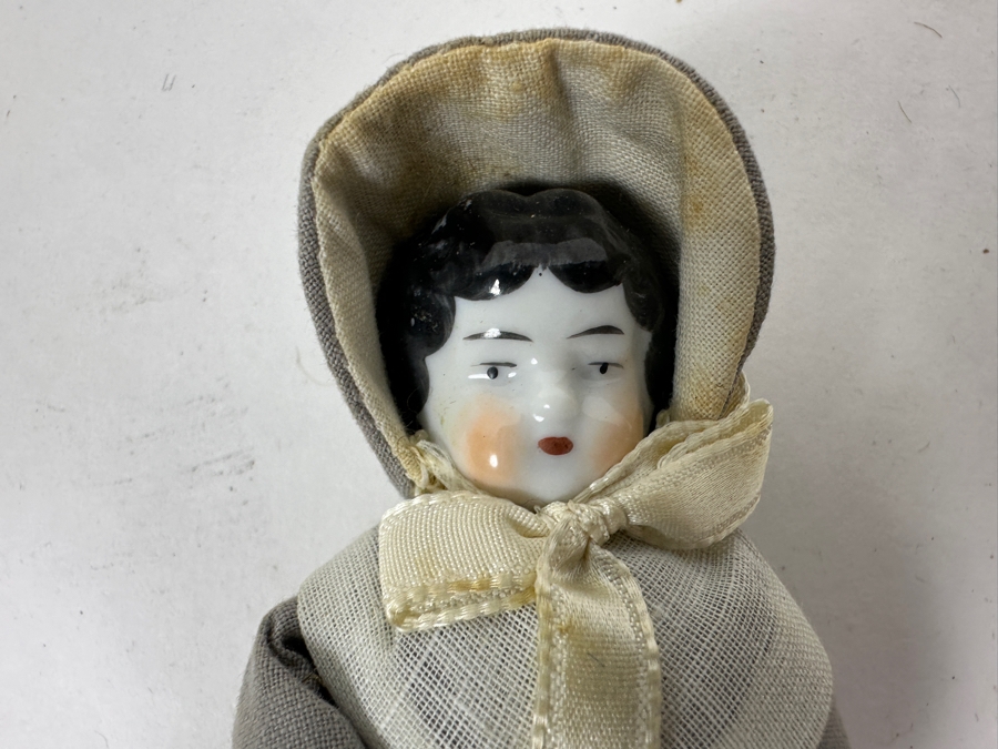Vintage Porcelain Doll Holding Bible 7'H [Photo 3]