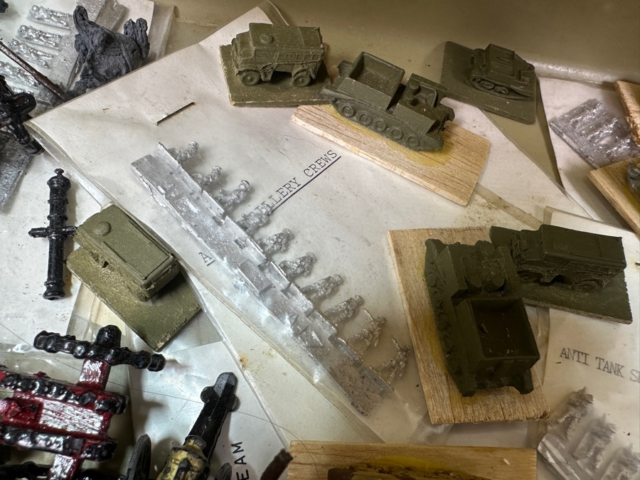 Huge Collection Of Train HO Scale Metal Military Figures, Tanks, Cannons, Military Vehicles & More - See Photos [Photo 16]