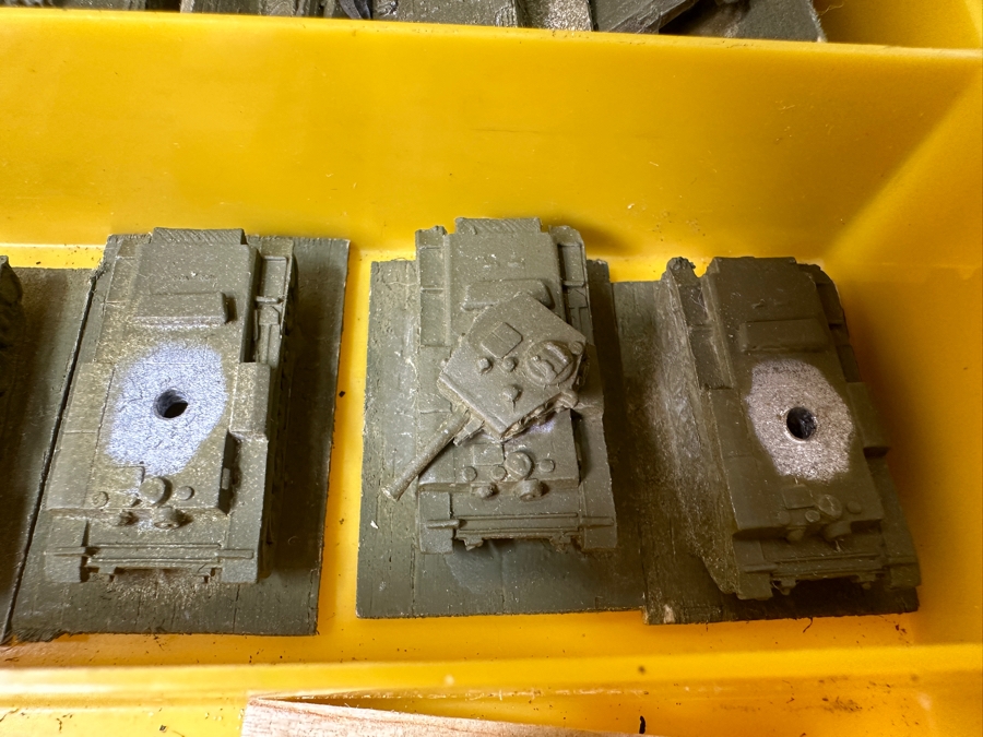 Huge Collection Of Train HO Scale Metal Military Figures, Tanks, Cannons, Military Vehicles & More - See Photos [Photo 21]