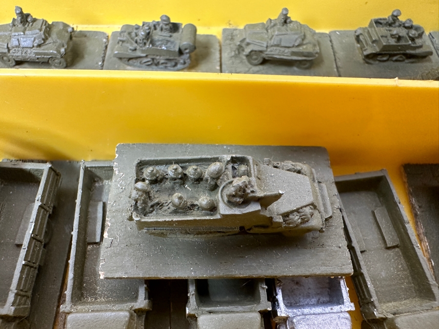 Huge Collection Of Train HO Scale Metal Military Figures, Tanks, Cannons, Military Vehicles & More - See Photos [Photo 20]