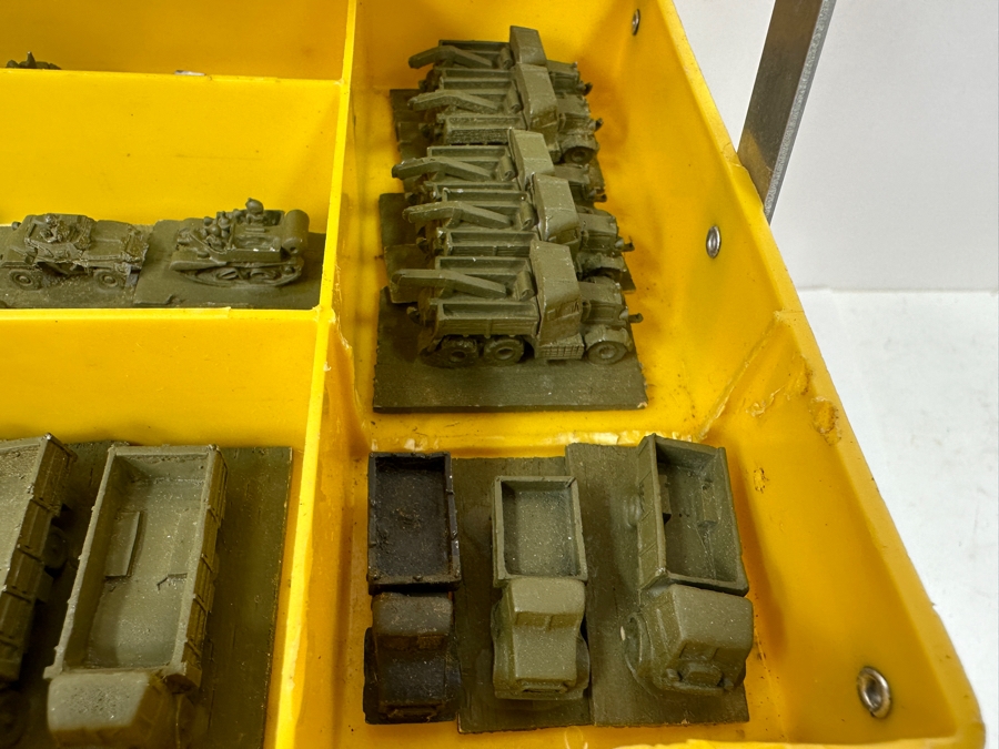 Huge Collection Of Train HO Scale Metal Military Figures, Tanks, Cannons, Military Vehicles & More - See Photos [Photo 6]