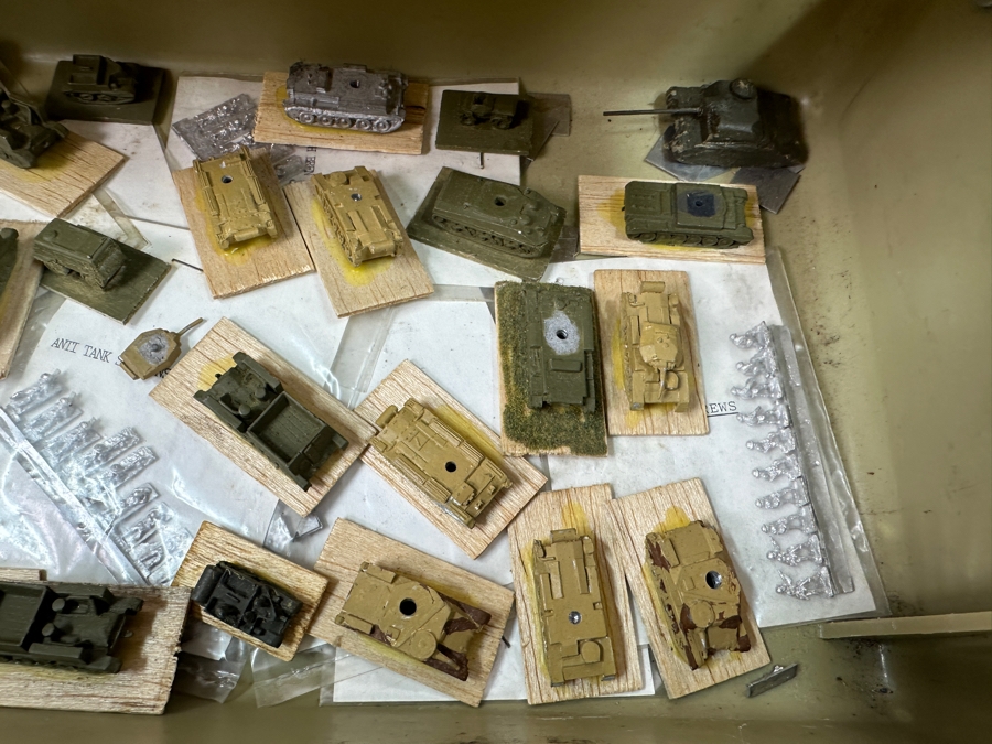 Huge Collection Of Train HO Scale Metal Military Figures, Tanks, Cannons, Military Vehicles & More - See Photos [Photo 14]