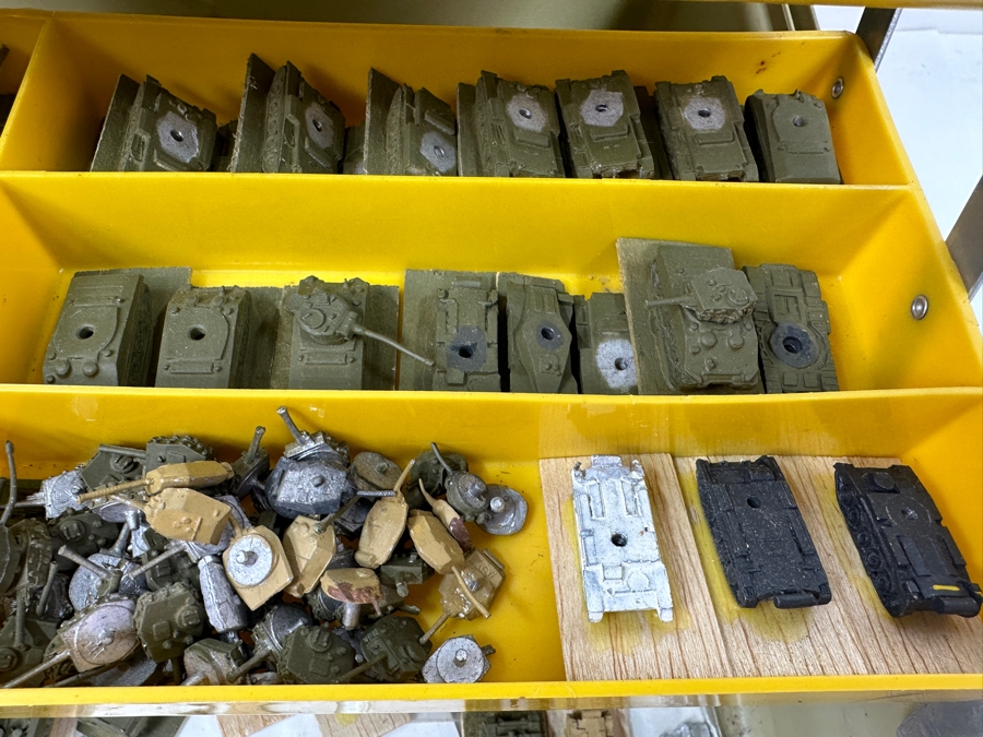 Huge Collection Of Train HO Scale Metal Military Figures, Tanks, Cannons, Military Vehicles & More - See Photos [Photo 7]