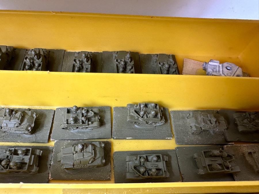 Huge Collection Of Train HO Scale Metal Military Figures, Tanks, Cannons, Military Vehicles & More - See Photos [Photo 5]