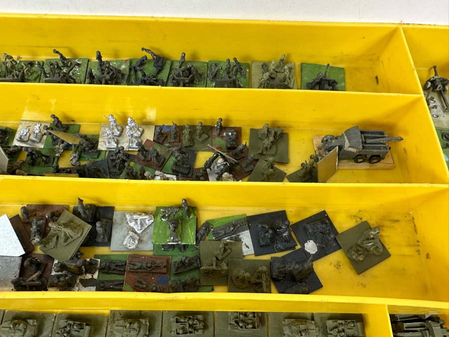 Huge Collection Of Train HO Scale Metal Military Figures, Tanks, Cannons, Military Vehicles & More - See Photos [Photo 10]