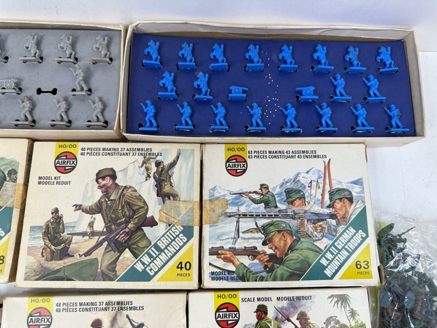 Collection Of Train HO Scale Plastic Military Figures, Horses, Cannons & More - See Photos [Photo 4]