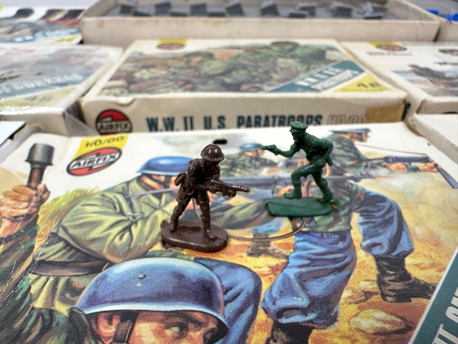 Collection Of Train HO Scale Plastic Military Figures, Horses, Cannons & More - See Photos [Photo 12]