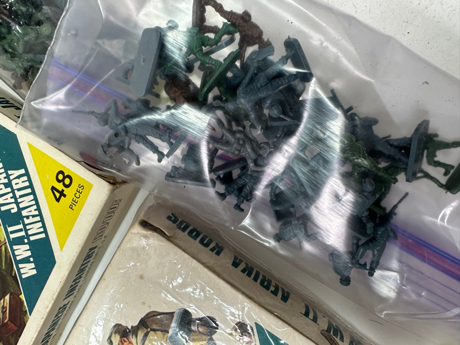 Collection Of Train HO Scale Plastic Military Figures, Horses, Cannons & More - See Photos [Photo 6]