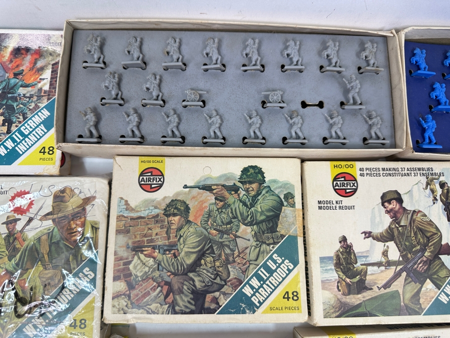 Collection Of Train HO Scale Plastic Military Figures, Horses, Cannons & More - See Photos [Photo 3]