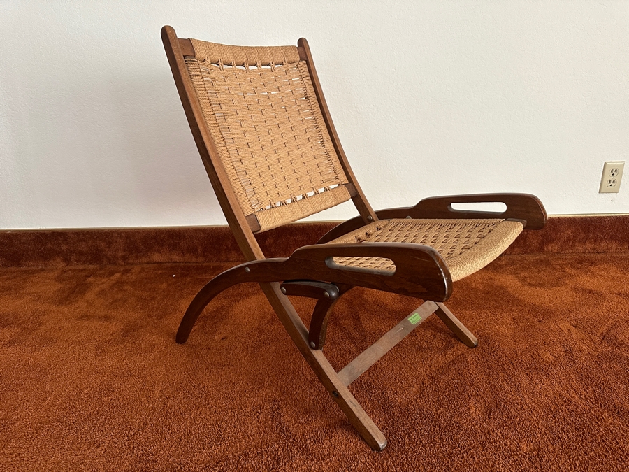 Mid-Century Modern Woven Paper Cord Folding Chair From Yugoslavia [Photo 3]