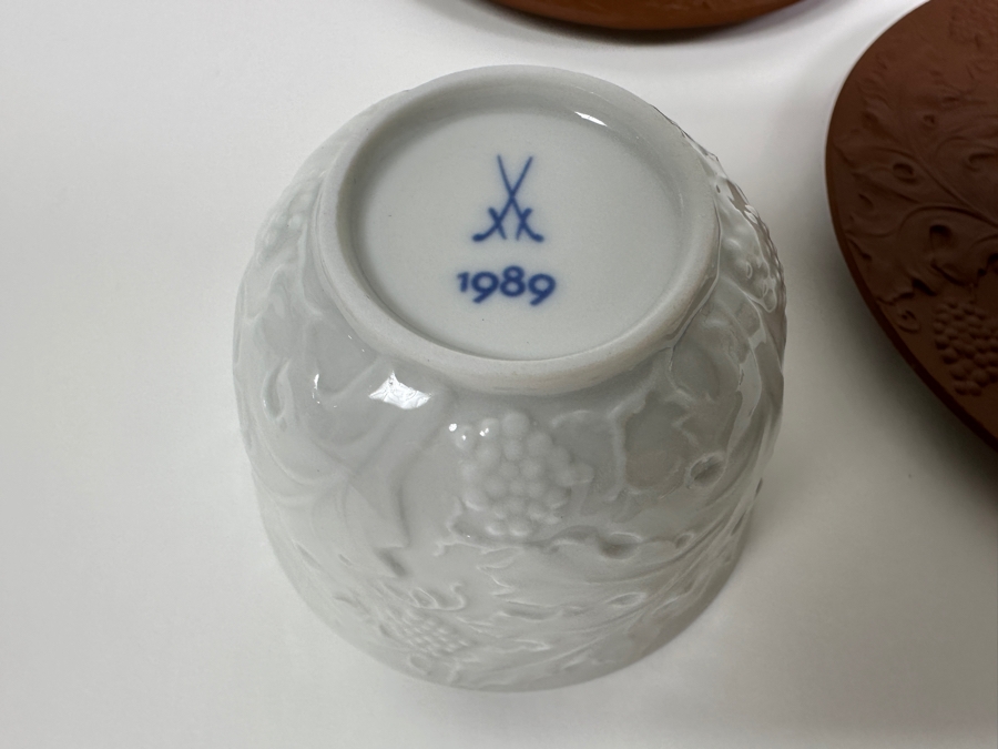 (2) Meissen Germany Porcelain White Tea Bowls & Saucers 4.25'W [Photo 11]