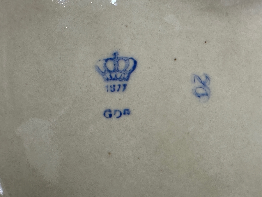 Vintage German Democratic Republic (GDR) Wagner & Apel Porcelain Figurine 7'H [Photo 5]