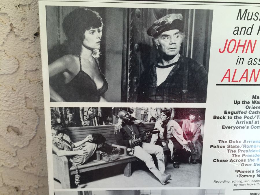 John Carpenter & Alan Howarth ‎- Escape From New York (Original Motion Picture Soundtrack) - Varese Sarabande ‎- STV 81134 [Photo 3]