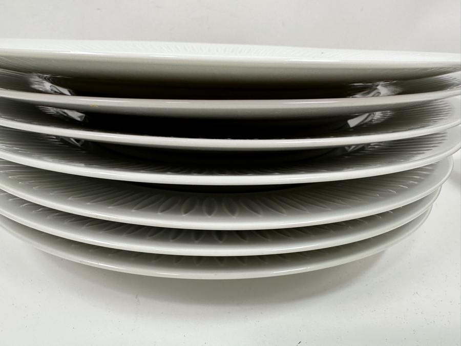 Vintage Mid-Century Modern Lorenz Hutschenreuther White Plates (21): (7) 6-3/8', (7) 7.75' & (7) 10' [Photo 10]
