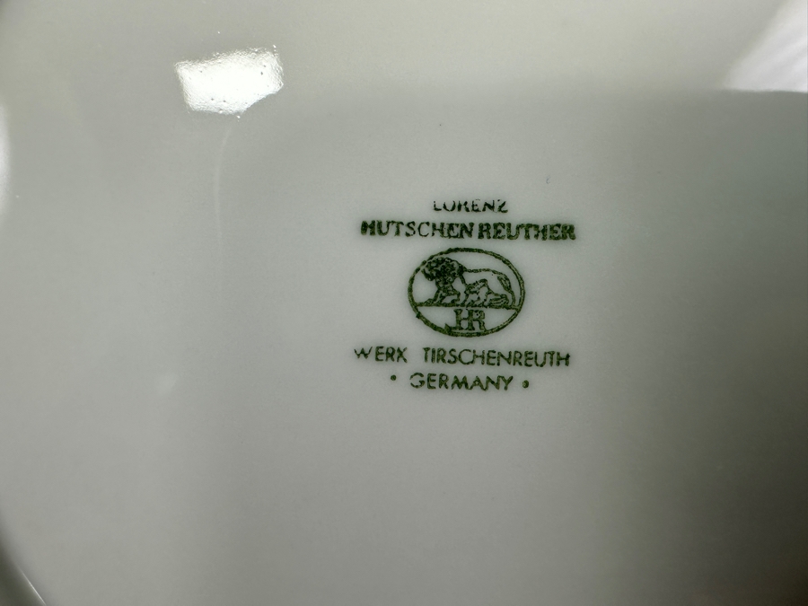 Vintage Mid-Century Modern Lorenz Hutschenreuther White Plates (21): (7) 6-3/8', (7) 7.75' & (7) 10' [Photo 4]