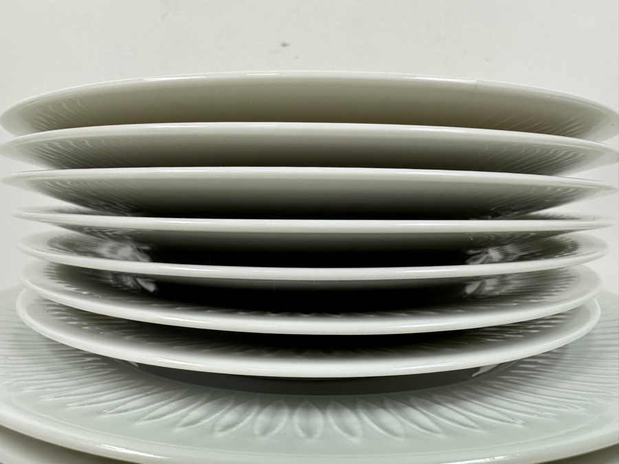 Vintage Mid-Century Modern Lorenz Hutschenreuther White Plates (21): (7) 6-3/8', (7) 7.75' & (7) 10' [Photo 6]