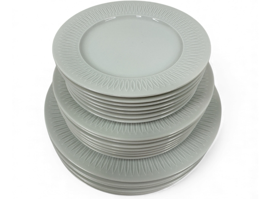 Vintage Mid-Century Modern Lorenz Hutschenreuther White Plates (21): (7) 6-3/8', (7) 7.75' & (7) 10'