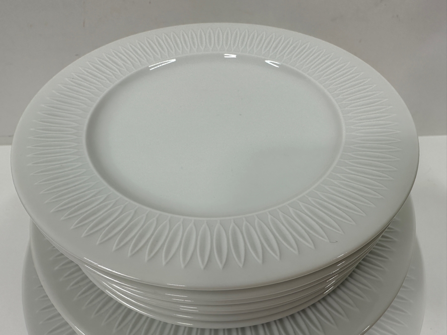Vintage Mid-Century Modern Lorenz Hutschenreuther White Plates (21): (7) 6-3/8', (7) 7.75' & (7) 10' [Photo 2]