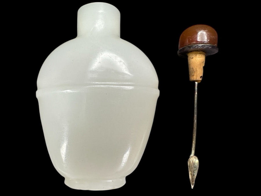 Vintage Chinese Carved Jade Snuff Bottle 2.75'H Retails $600