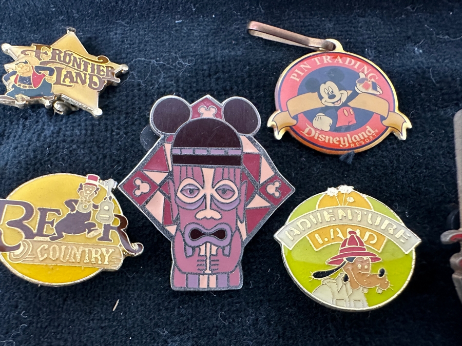 Collection Of (28) Vintage Disney Trading Pins And (2) Vintage Disneyland Pendants [Photo 11]