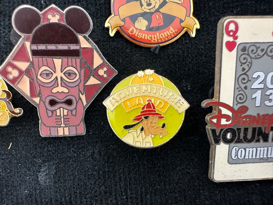 Collection Of (28) Vintage Disney Trading Pins And (2) Vintage Disneyland Pendants [Photo 13]