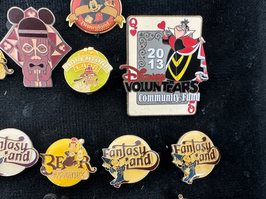 Collection Of (28) Vintage Disney Trading Pins And (2) Vintage Disneyland Pendants [Photo 6]