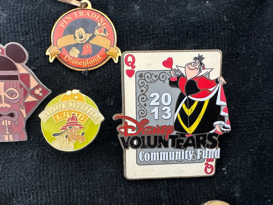 Collection Of (28) Vintage Disney Trading Pins And (2) Vintage Disneyland Pendants [Photo 12]