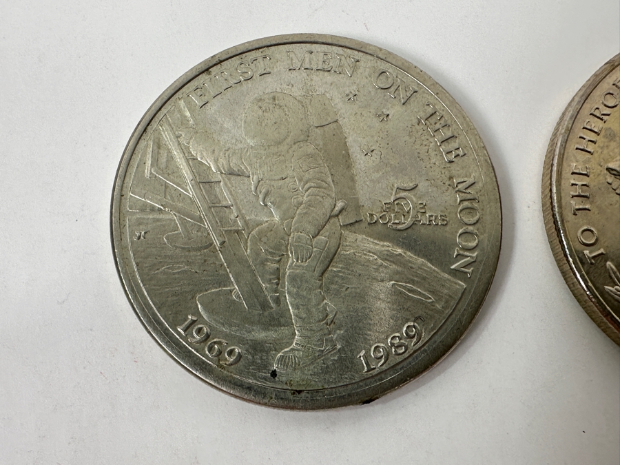 Just Added - Pair Of Five Dollar Coins From The Republic Of The Marshall Islands: 1989 First Men Of The Moon & 1991 To The Heroes Of Desert Storm [Photo 2]